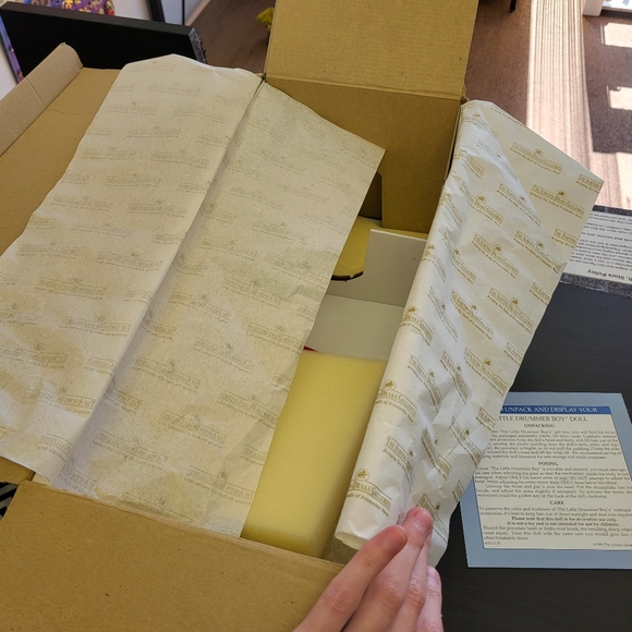 NWT the little dummer boy from the Ashton-Drake galleries 1994 - Picture 9 of 10